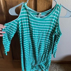 Woman’s size small shirt. Good condition. 3/4 sleeves